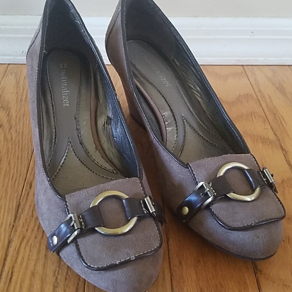 {Naturalizer} Suede-like Wedges